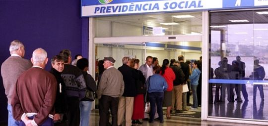 Previdência deixa aposentados sem dinheiro no Carnaval