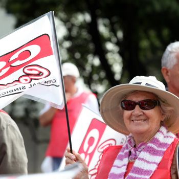 Aposentada durante manifestação