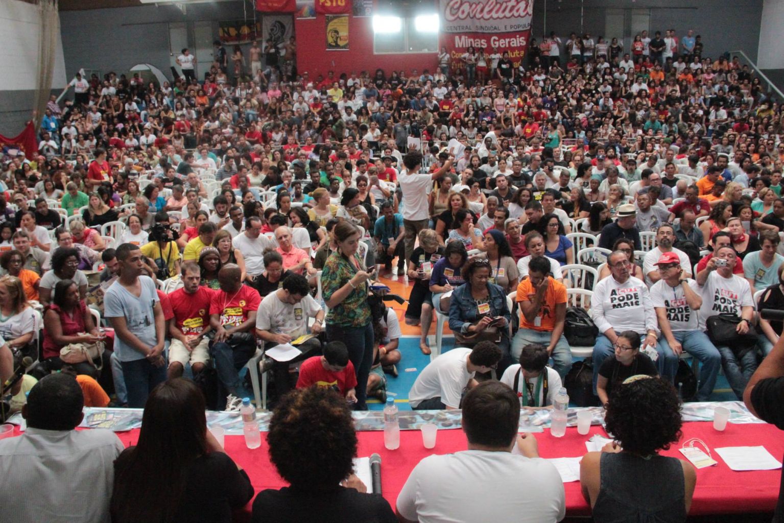 Encontro Nacional reúne 2,5 mil pessoas e decide fazer protestos na abertura da Copa