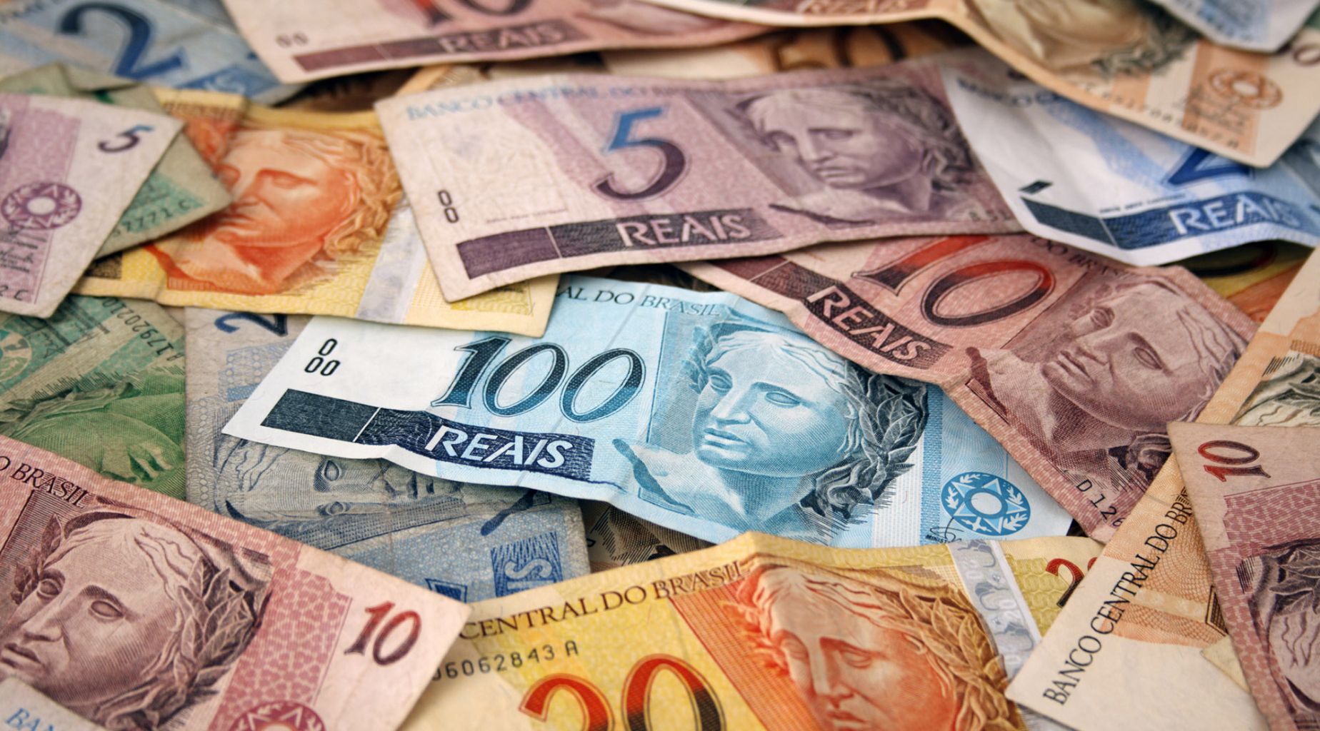 Sem ganho real, salário mínimo sobe 6,48% e permanece distante de valor necessário