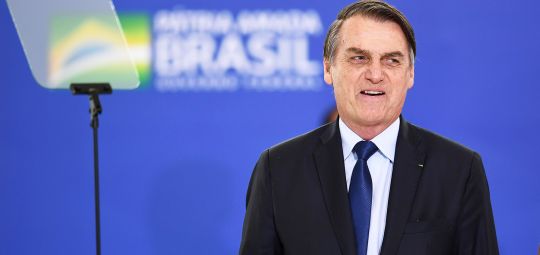 Bolsonaro propõe idade mínima de 62 anos para homens e 57 para mulheres