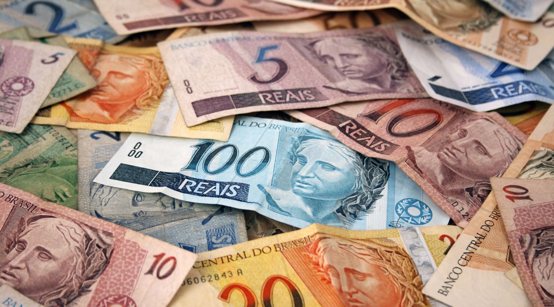 Bolsonaro deve propor reajuste do salário mínimo sem ganho real