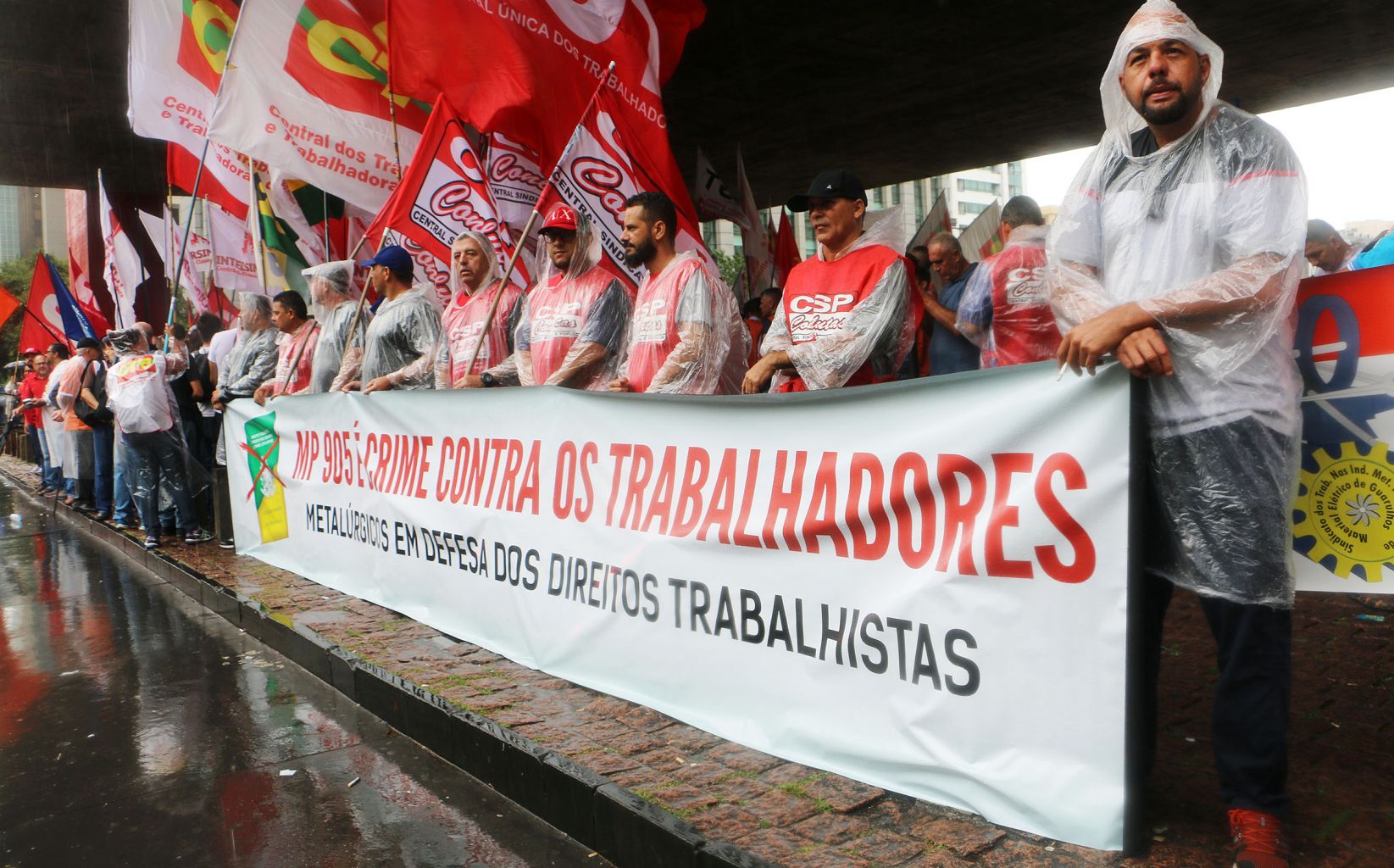Centrais ocupam frente da Fiesp em defesa de emprego e direitos