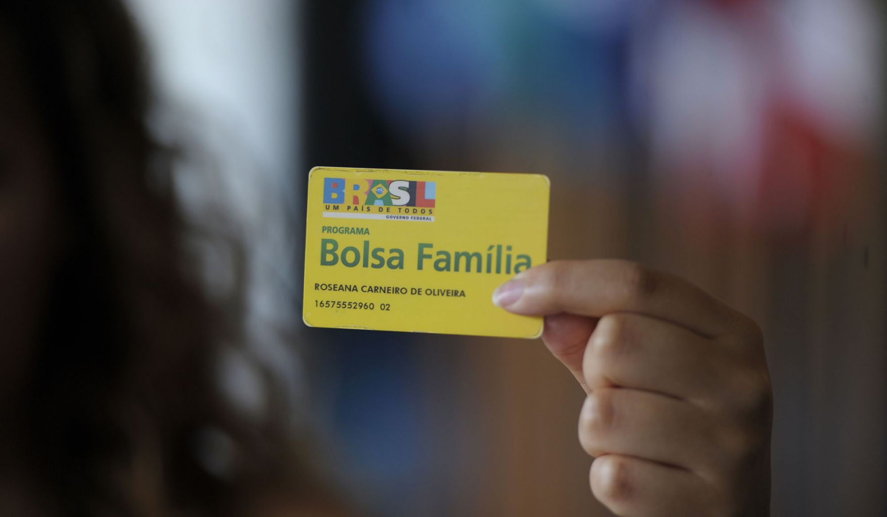 Governo Bolsonaro trava Bolsa Família em cidades pobres e fila chega a 1 milhão