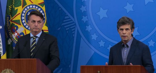 Bolsonaro troca ministro da Saúde e ameaça afrouxar combate ao coronavírus