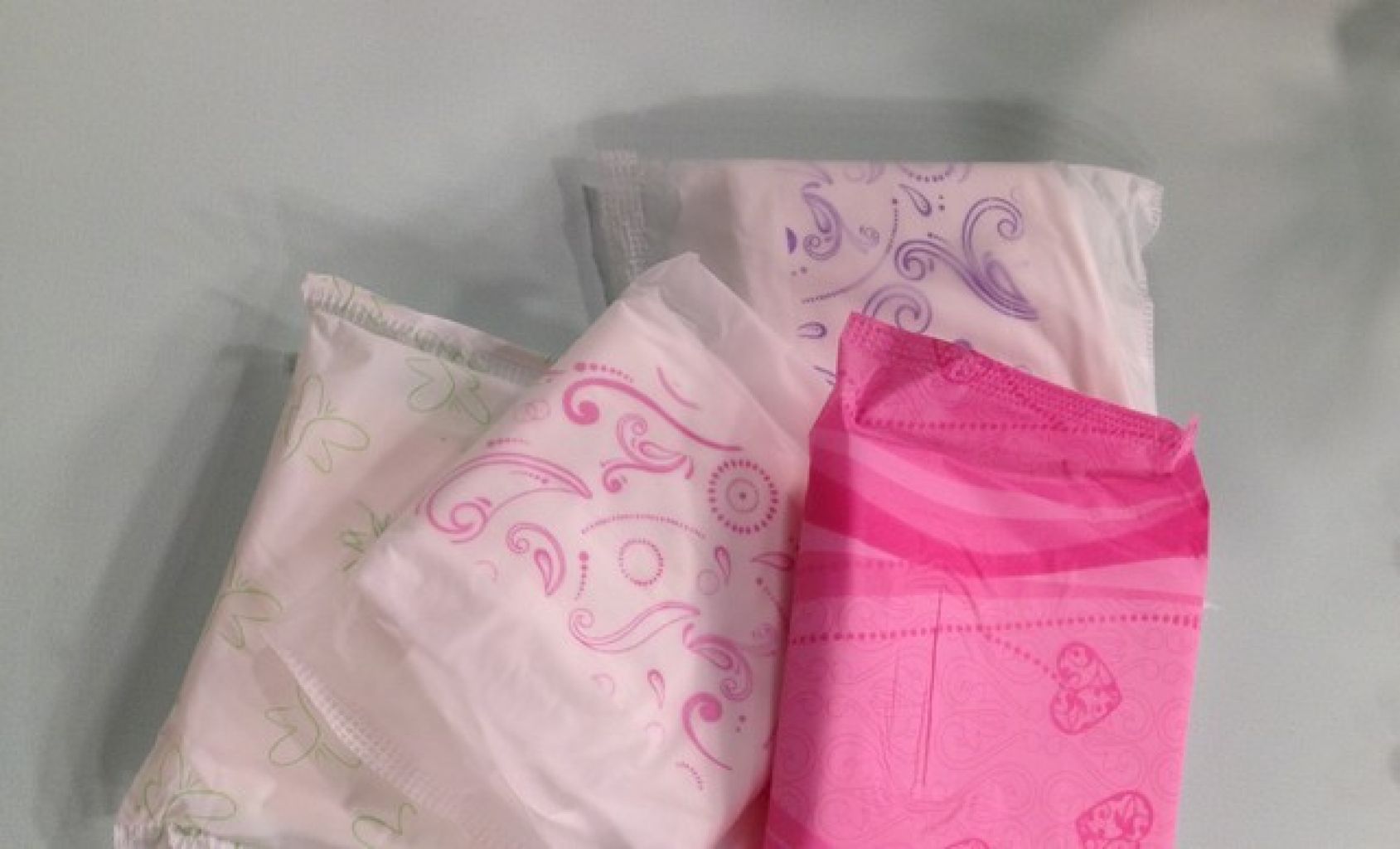 Bolsonaro veta distribuição gratuita de absorvente a mulheres carentes