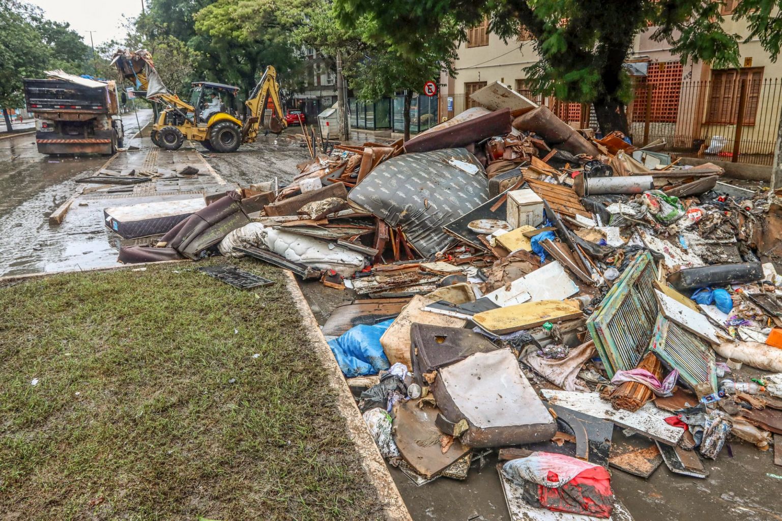 Um mês após início de temporais, situação no RS ainda é de destruição e calamidade